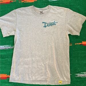 Donut t shirt-SZ-L
Pit to pit 20”
Length 28”
D2